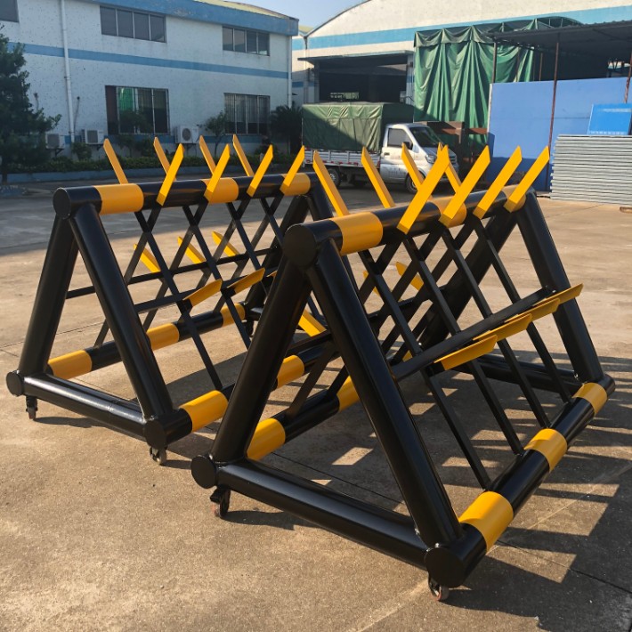 門口安全防護(hù)設(shè)施3米長防沖撞拒馬護(hù)欄